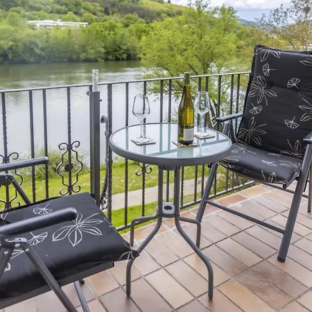 Ferienhaus Mosellage Zell an der Mosel Exterior photo